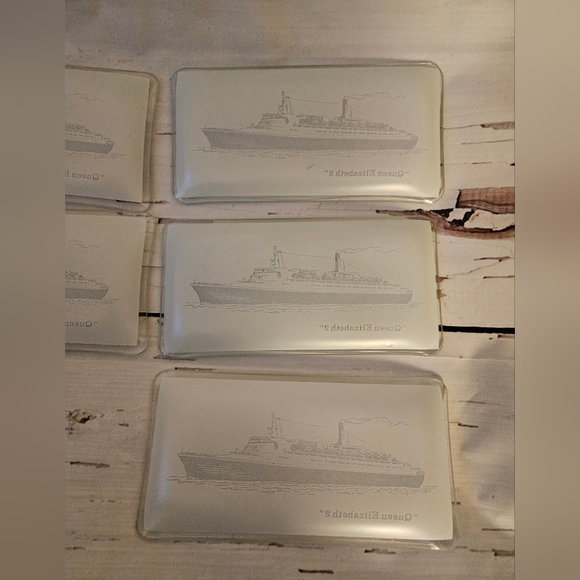 Vintage Set of Five Queen Elizabeth 2 Ship Small Plates - Picture 9 of 10